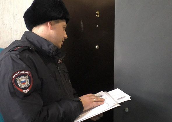 Полиция Серова проводит сплошные обходы горожан и предупреждает о мошенниках